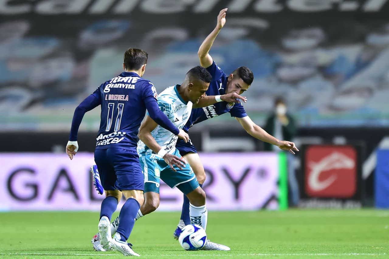 Con goles de Jesús Sánchez, José Macías y Alejandro Mayorga, Chivas vence 1-3 a León de visita y se adueña de los puntos. Chivas avanza hasta la posición número 11 y León se queda en el sótano con la quinceava plaza con cuatro unidades.