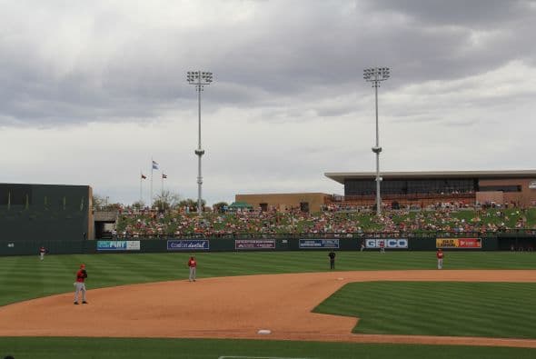 ¡El famoso comediante Will Ferrell se lució jugando con 10 equipos diferentes de la MLB  en cinco partidos del Spring Training en un solo día! Mientras los fans le hacían porras al comediante, éste les hacía bromas desde la cancha. Su hazaña fue grabada para una producción televisiva que será transmitida por HBO a finales de año.
