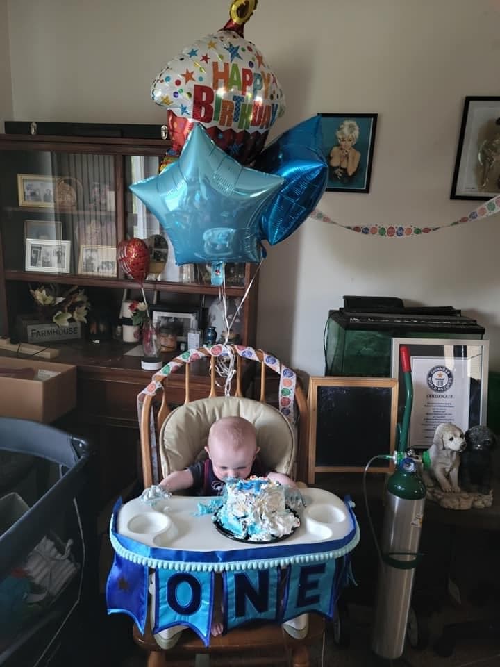 El récord de James Elgin Gill fue igualado por Frieda Mangold, quien nació en Fulda, Alemania, el 7 de noviembre de 2010 a la misma edad. Ahora, la familia del pequeño Richard Scott William Hutchinson espera ayudar a otras personas que tengan bebés prematuros.