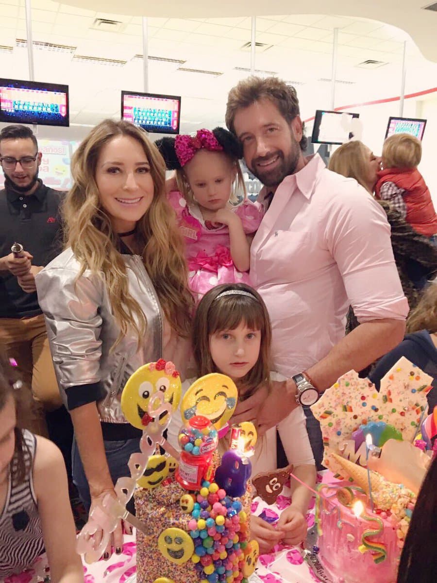 Geraldine Bazán, 
<b><a href="http://www.univision.com/temas/gabriel-soto">Gabriel Soto</a></b>, Alexa Miranda y Elisa Marie son los 4 integrantes de la hermosa familia Soto Bazán.