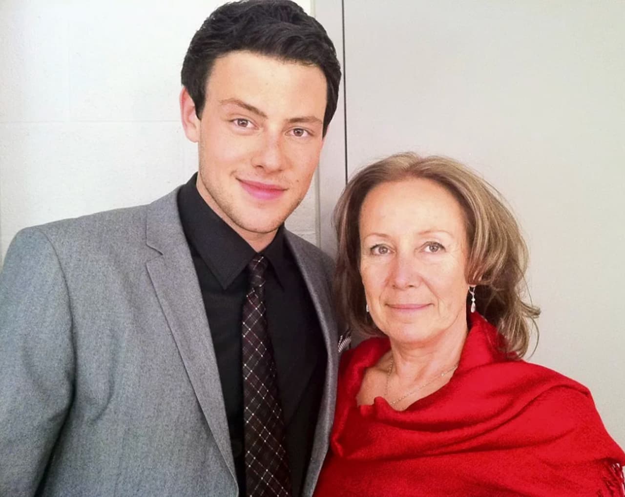 La madre de Cory, Ann McGregor, recibió una alarmante llamada de Lea Michele, quien a gritos le informó que su hijo había muerto. "Colgó y de inmediato, sonaron golpes en la puerta".