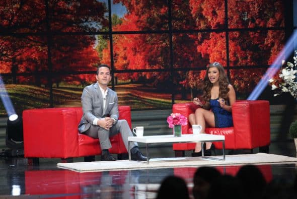 La gala arrancó con un homenaje a Selena. Las chicas se lucieron como nunca en unos retos que fueron diseñados para cada una de ellas. Mariana tuvo su propio show junto a Carlos Calderón, Francisca se robó el show con su personaje de Mela la Melaza, Clarissa se llevó senda ovación gracias a su merengue, Catherine imitó a JLo y Nathalia interpretó a Catalina Creel junto al actor Sebastián Ligarde. La hondureña Nathalia Casco ha demostrado ser imbatible en esta temporada de Nuestra Belleza Latina. Y es que al parecer no hay quien la baje del trono de la belleza. ¡Hasta a su BFF, Geisha, sacó de la competencia!