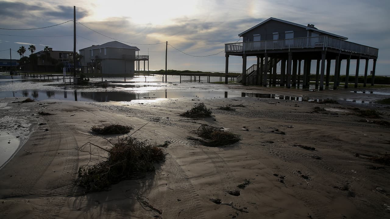 CenterPoint no reportaba hasta la mañana de este jueves interrupciones de electricidad como sí ocurrió en los condados 
<a href="https://www.univision.com/local/houston-kxln/interrupciones-electricas-en-el-condado-montgomery-tras-danos-causados-por-el-huracan-laura">Montgomery y Orange</a> en Texas.