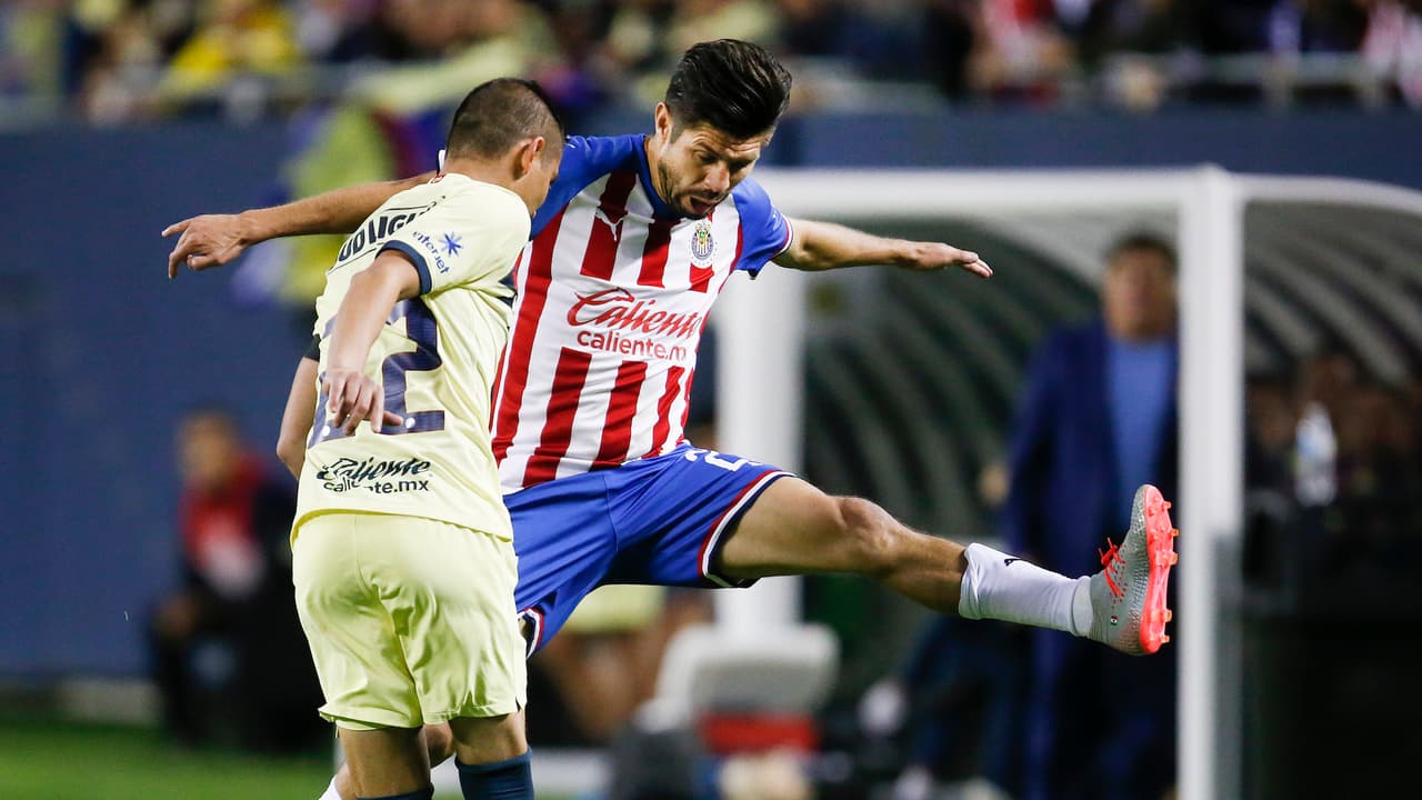 Conoce a los dos fanáticos que apoyaron a las Chivas y al América como aguadores de los equipos que jugaron el Clásico de Clásicos en Chicago