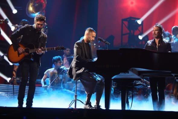 El Buki y los chicos de Camila tienen muy buena química.