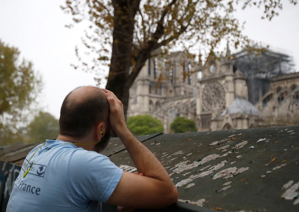 La investigación abierta por la Fiscalía de París señala que el incendio no fue provocado y cree que se trató de un accidente, aunque aún no ha cerrado las pesquisas.