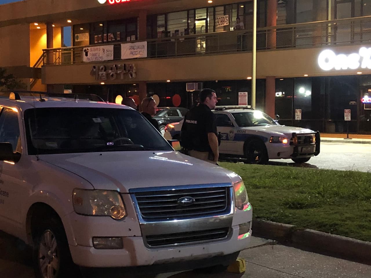 Cuando los oficiales de Farmers Branch comenzaron a acercarse al vehículo, el conductor de la camioneta robada comenzó a huir. Uno de los oficiales descargó sus armas golpeando al conductor del vehículo.
<br>