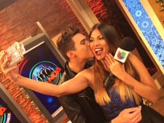 José Santana y Saritza Alvarado disfrutaron de la transmisión del show previo a la gran final de La Banda.