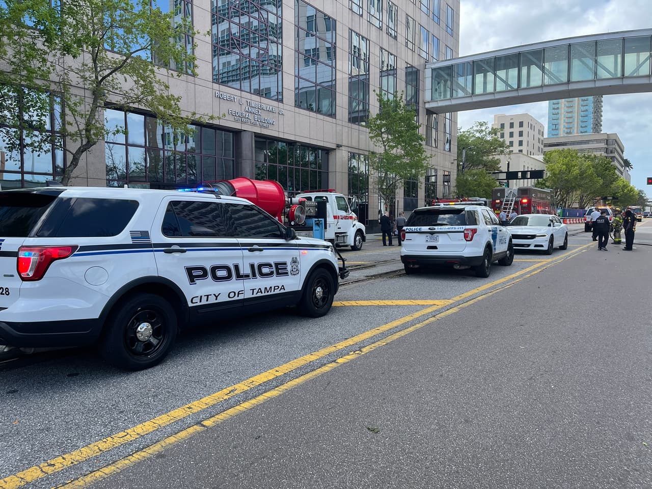 Material sospechoso en juzgado federal de Tampa genera movilización de cuerpos de emergencia 