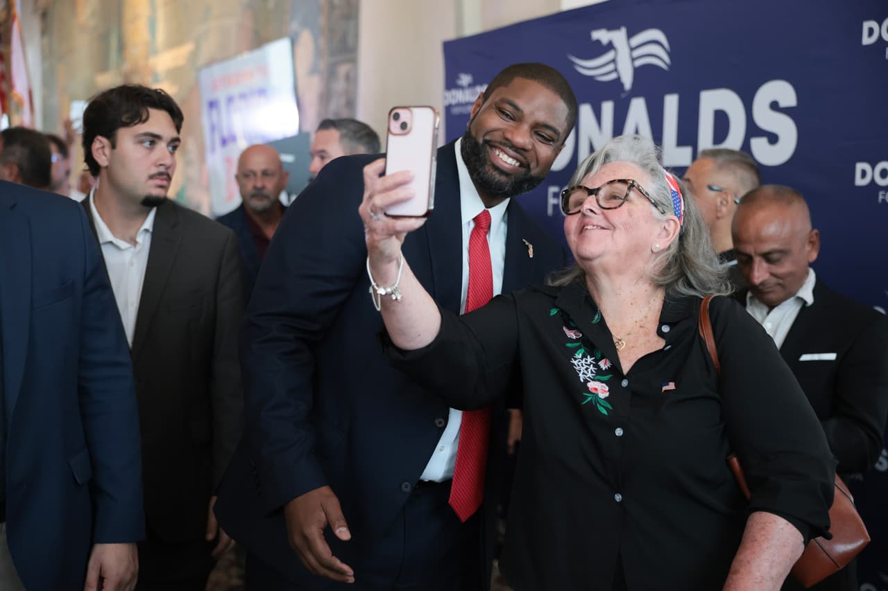<b>Un escenario con un significado especial. </b>Donalds eligió la Freedom Tower, en Miami Dade College, para presentar a Ávila. El edificio tuvo un papel histórico como centro de asistencia para cubanos que llegaron a Estados Unidos después de la revolución de 1959.