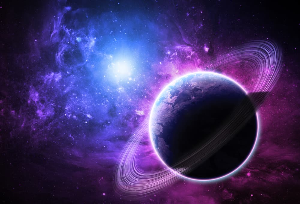 Este signo es regido por el planeta Saturno y su símbolo es representado por Bastet, la diosa gato. Su color es el violeta y su elemento es el aire. Número 7, día sábado, su flor es la orquídea y su piedra, la amatista.