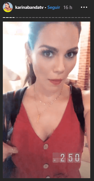 En una de sus historias de Instagram, la conductora mexicana mostró el pastel que recibió a pocas horas de cumplir un año más mientras estaba en una “
<b><a href="https://www.univision.com/shows/el-gordo-y-la-flaca/con-una-grabacion-secreta-y-alguien-misterioso-que-le-canto-las-mananitas-karina-banda-inicio-su-cumpleanos-video">grabación secreta</a></b>”.