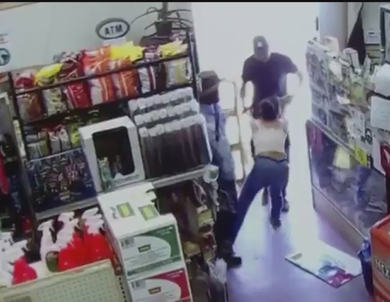 Secuestra a una mujer a plena luz del día y ante testigos que no hacen nada