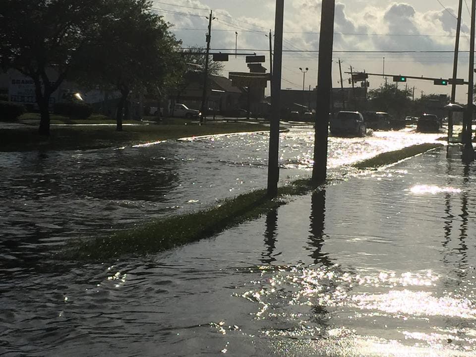 Destrozos e inundaciones causados por el mal tiempo en Houston.