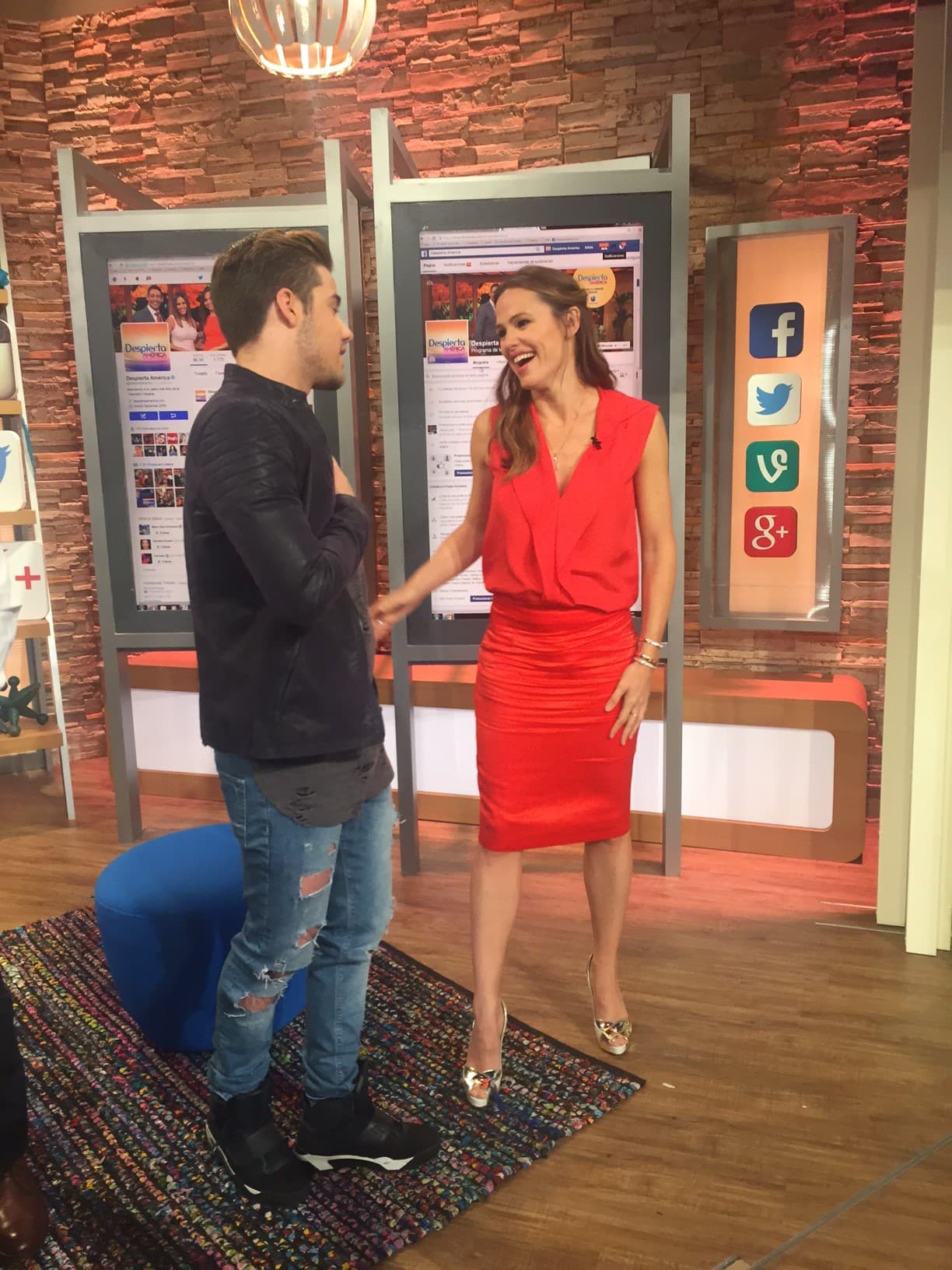 Jennifer Garner feliz de conocer el rincón social de William Valdes.