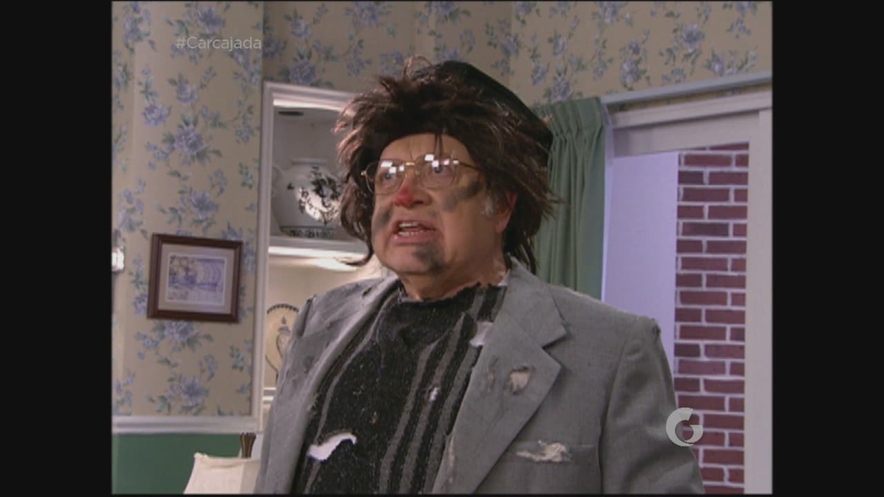 El abuelo Arnoldo debería ser un ejemplo digno de 'Una familia de diez', pero no, prefiere comer tamales en el baño.