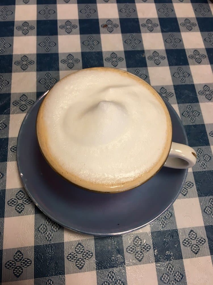 <b>D'Cuban Café</b>
<br>
<b>Dirección</b>: 6200 Buford Hwy Kl. Norcross, GA
<br>
<b>Teléfono</b>: (770) 447-0877
<br>
<b>Sitio web</b>: 
<a href="https://dcubancafe.com/">https://dcubancafe.com/</a> 
<br>
<b><a href="https://www.yelp.com/biz_redir?url=http%3A%2F%2Fdcubancafe.com%2F&cachebuster=1699630569&website_link_type=website&src_bizid=fwjQVYXBKHfHkaW_TldHMQ&s=5a37e75a7d77b806bbe4865be41082ff04f9e1300a53e2e80b976fe896c64eef">Cómo llegar</a></b>
<br>
<br>En Yelp, se promocionan así: “Ven a visitar D'Cuban Café para vivir una auténtica experiencia cubana. Nuestro menú está repleto de auténticos sándwiches y platos especiales. Todo se prepara diariamente, fresco a pedido y como si lo hiciera la abuela, ya que hay amor en cada plato. En D'Cuban nos enorgullecemos de nuestras bebidas de café especiales, sabrosos jugos naturales y batidos”.