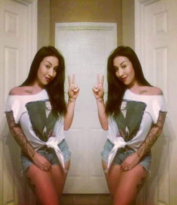 Beatriz también tiene un cuerpazo y le fascina posar para sus seguidores en redes sociales.