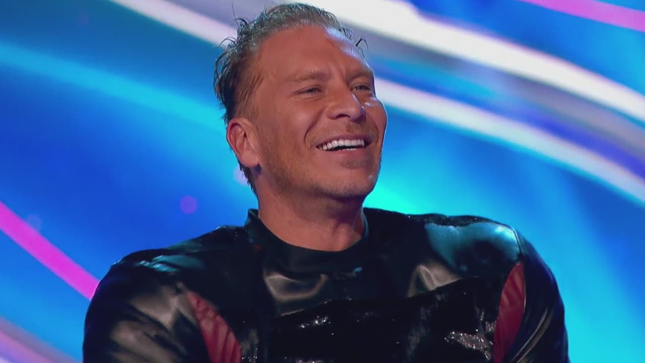 Dicha sanción fue que tendría que despojarse de su máscara y así revelar su identidad y descubrimos que se trataba del acto Salvador Zerboni, algo que Galilea Montijo ya sabía, pues fue la única investigadora que dijo que se trababa de él.