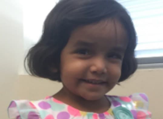 Desaparecida niña de 3 años a la que su padre dejó en un callejón como castigo por no tomarse la leche
