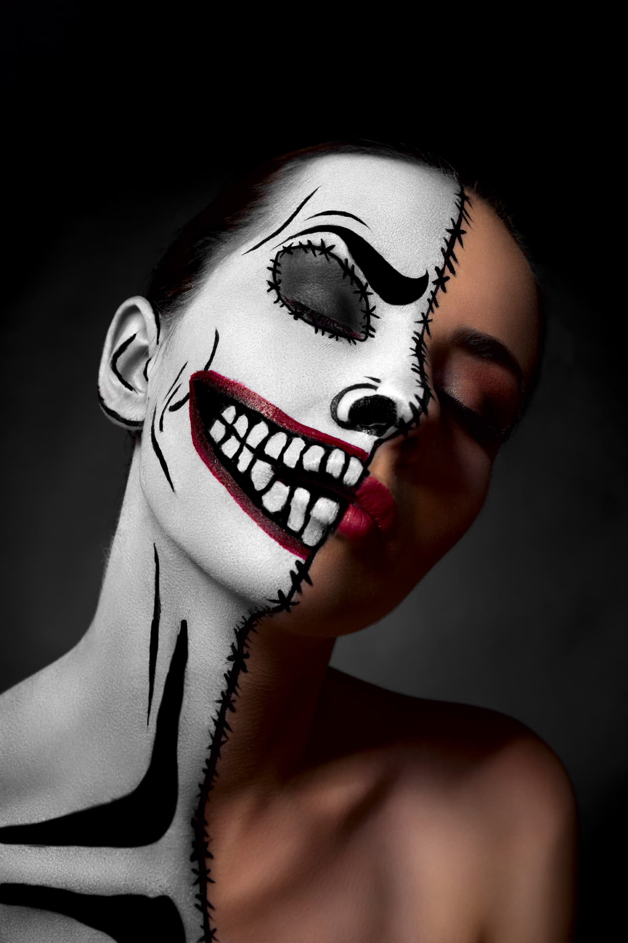 En cuanto a astrología, el número 13 en el calendario lunar anual indica la muerte del Sol, el solsticio.