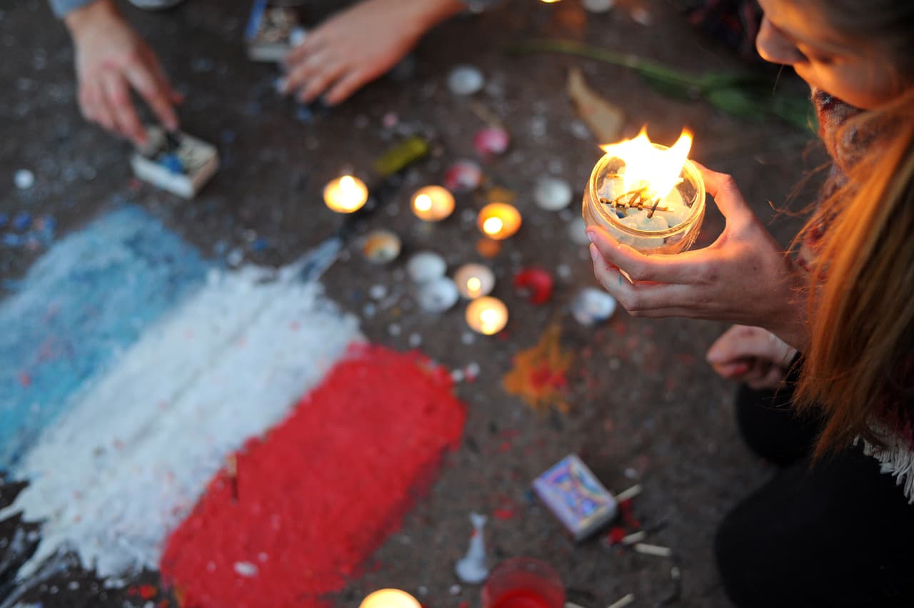 Identifican 129 fallecidos en los atentados de París