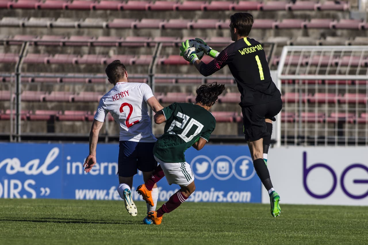 El arquero Freddy Woodman fue garantía para los ingleses que aseguraron la victoria.