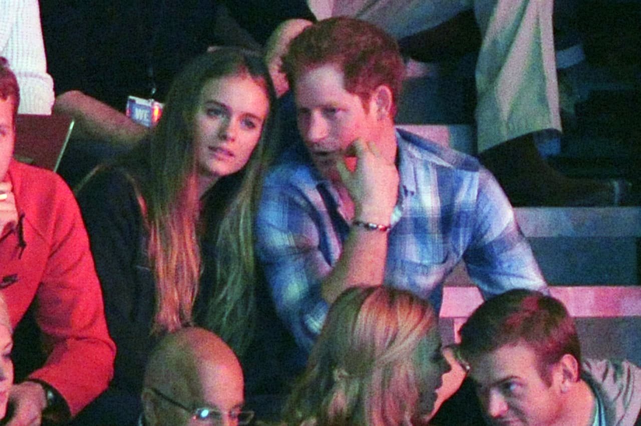 <b><a href="https://www.univision.com/noticias/noticias-del-mundo/el-principe-harry-y-cressida-bonas-podrian-casarse-en-2014" target="_blank">Cressida Bonas</a></b>, con quien el príncipe Harry mantuvo una relación entre 2012 y 2014, se negó a opinar sobre la decisión del pelirrojo nieto de la reina Isabel II de abandonar junto a su esposa Meghan Markle y su hijo Archie sus posiciones como miembros de primer orden de la monarquía británica.