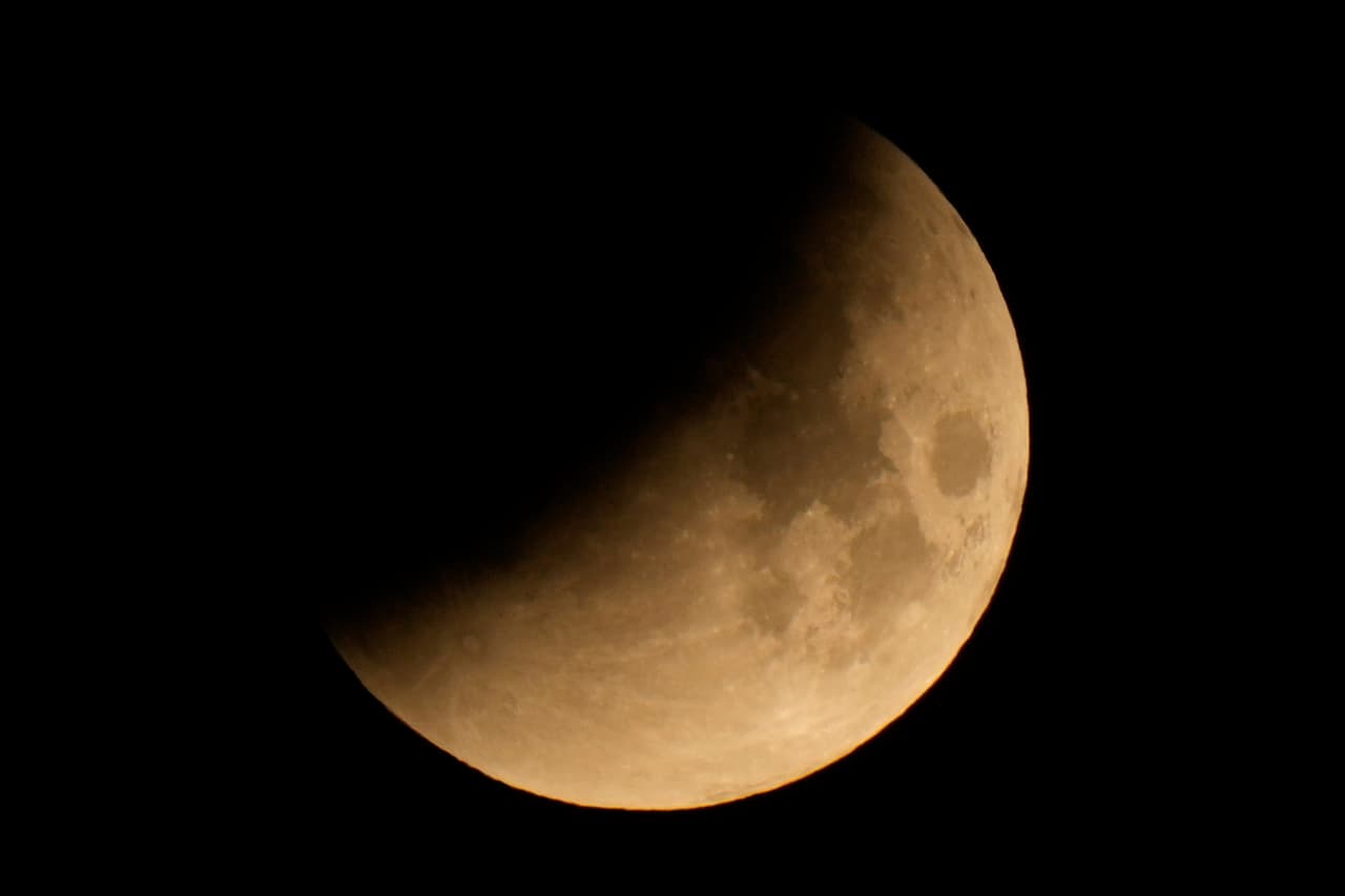 Los eclipses lunares totales no ocurren todos los meses. Así se observó en South Portland, Maine.