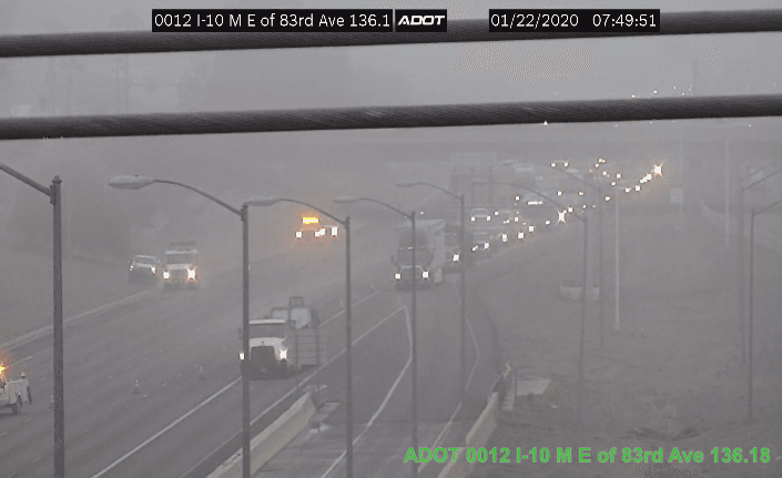 Esta mañana se reporto un choque en la interestatal 10 hacia el oeste cerca de la avenida 75; el choque cerró los dos carriles derechos. 
<br>