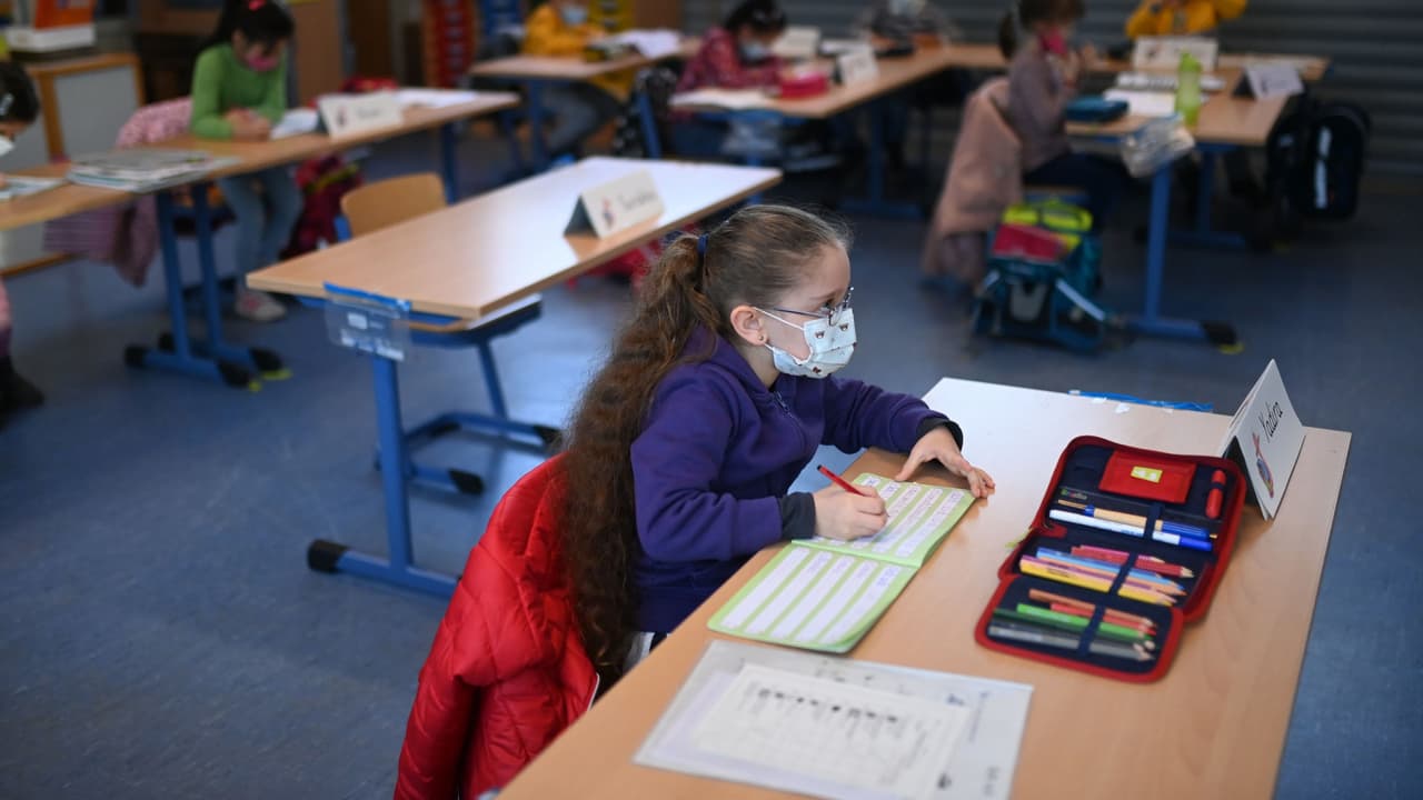 Estudiantes de las escuelas públicas de Miami-Dade deberán llevar mascarilla de forma obligatoria para el inicio de clases