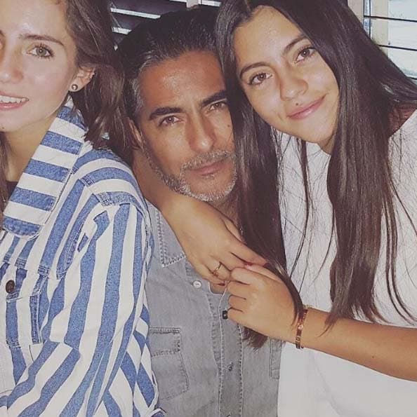 Las hijas de Raúl consienten mucho a su papá.