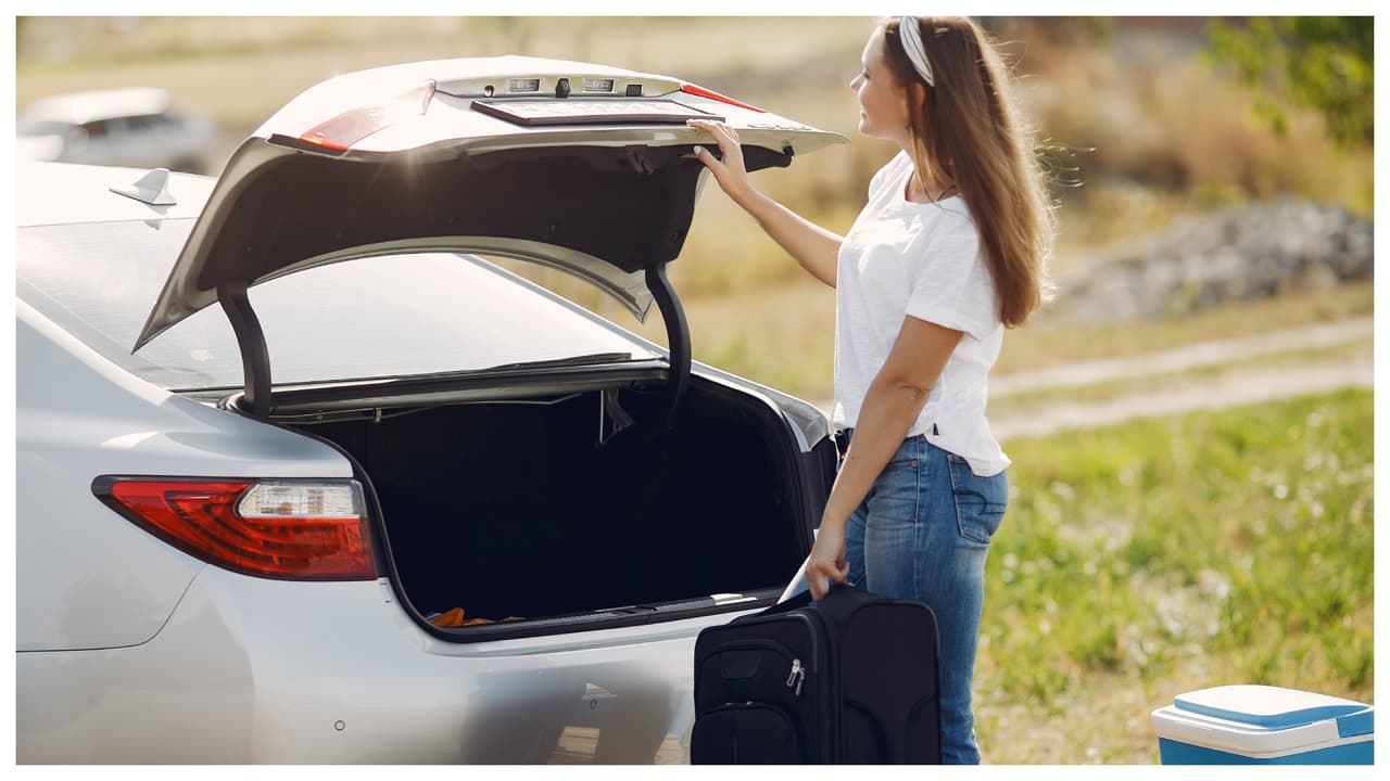 <b>Alquila tu auto a través de Turo</b>
<br>Si tu auto está en buen estado, considera registrarte en Turo, el llamado “Airbnb para autos”. Las personas que alquilan su auto por Turo pueden ganar hasta $1,000 o más al mes. Funciona así: anuncias tu vehículo con Turo, donde arrendatarios pueden alquilarlo en línea o a través de una aplicación de teléfono que permite la comunicación directa entre propietarios e inquilinos
<br>
<br>Better Business Bureau calificó esta plataforma con una A+ y está acreditada por la BBB. 
<br>