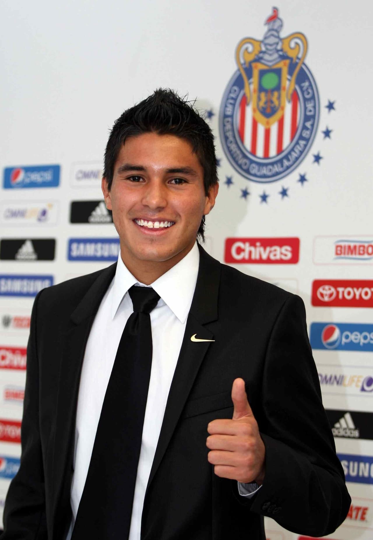 De características similares a las de Alberto 'Venado' Medina, 
<b>Dávila recibió una oferta del Chelsea que aceptó para irse a Europa.</b>