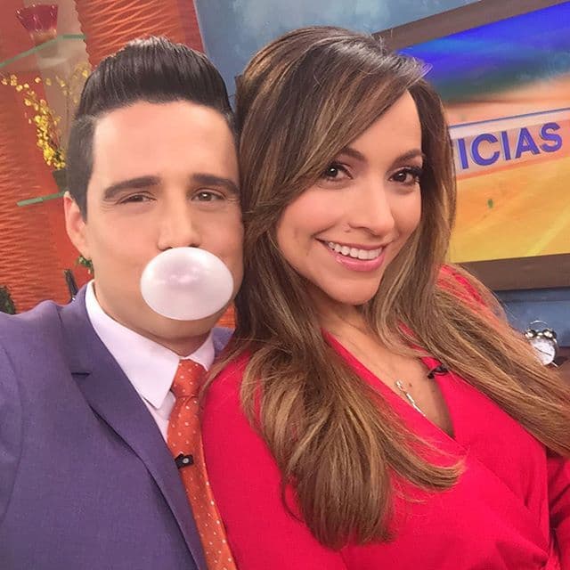 Antes de salir al aire. ¡Si que disfrutan el tiempo libre!