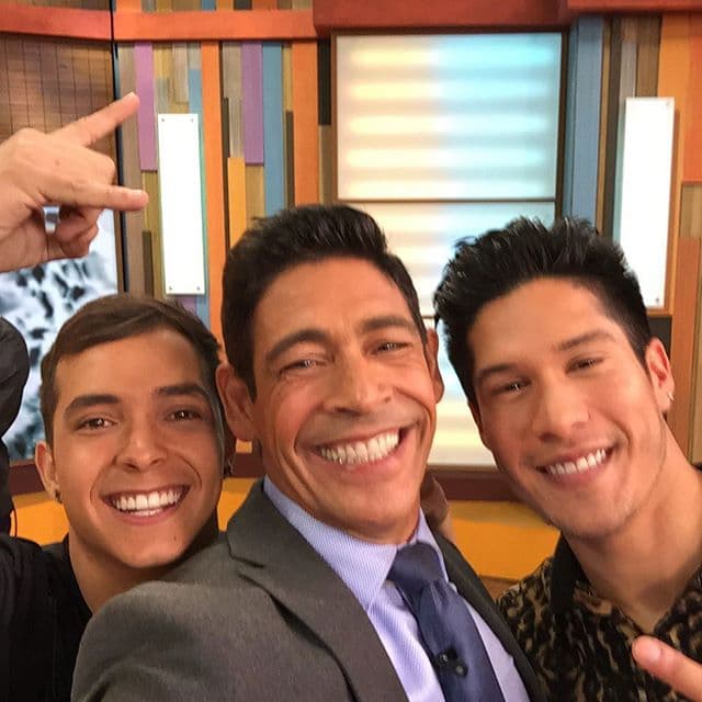 ¡Johnny con sus amigos!