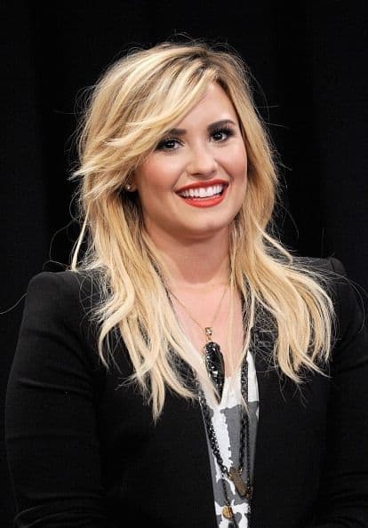 En este trabajo, Lovato fue acompañada por las cámaras de televisión duante 24 horas. Mostró su casa, presentó a su familia, a sus seguidores incondicionales, visitó el centro de rehabilitación y relató su proceso de recuperación.