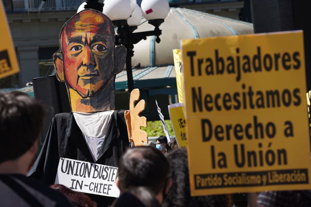 En el primero de mayo de 2021 hubo protestas en todo el país contra las condiciones en Amazon y a favor de la creación de sindicatos en la empresa.