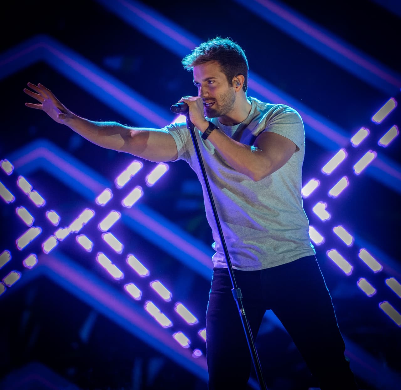 Pablo Alborán aspira a cuatro Latin GRAMMY.