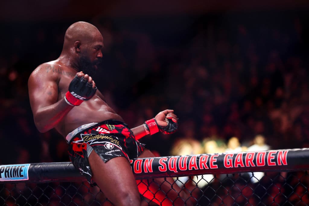 Emocionado, Jon Jones imitó en el octágono
<b> <a href="https://www.tudn.com/mas-deportes/donald-trump-se-hace-presente-en-ufc-309-y-monta-el-show-principal" target="_blank">el baile del presidente electo Donald Trump</a>, </b>al ritmo del tema 'YMCA', de Village People.