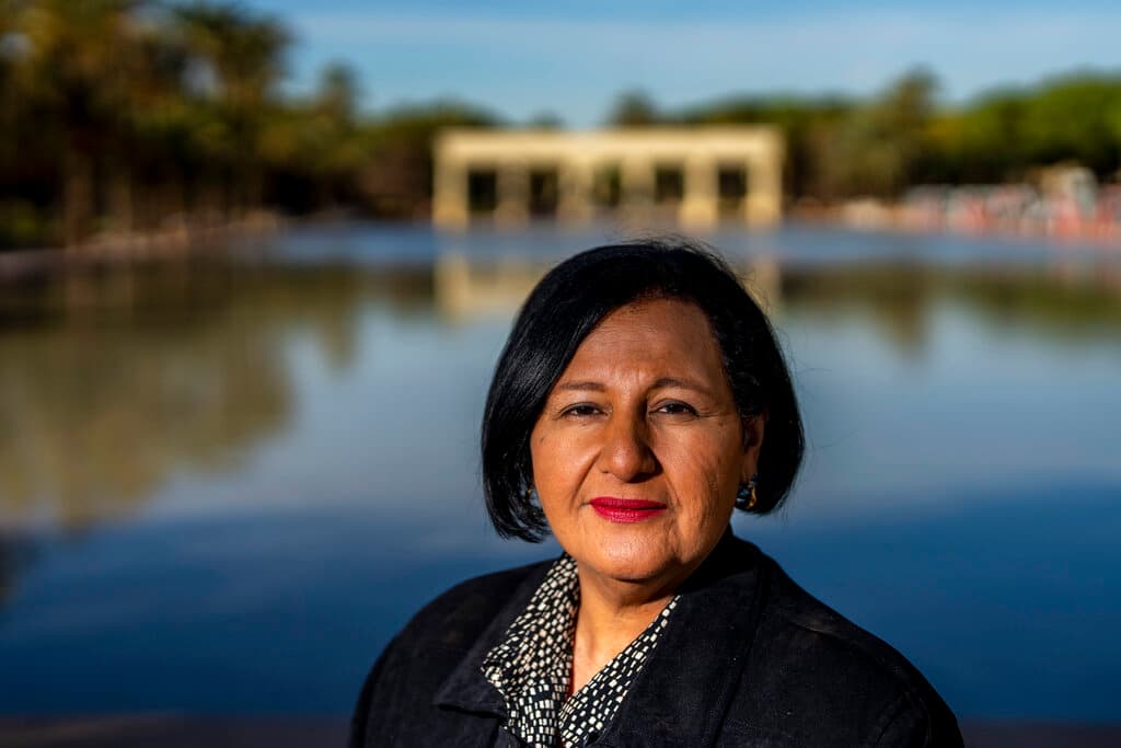 La presidenta de la Asamblea Nacional de Venezuela, Dinorah Figuera, posa para una foto durante una entrevista en Valencia, sureste de España, el jueves 12 de enero de 2023.