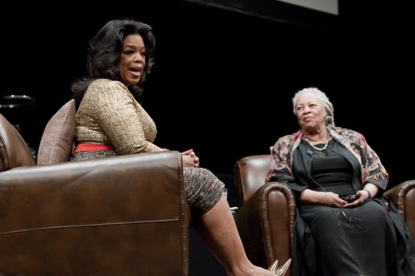 Además del Premio Nobel,
<b>Morrison ganó el Pulitzer de ficción en 1988 por su novela 'Amada'</b>, de la cual Oprah Winfrey interpretó el papel protagónico en la adaptación cinematográfica de 1998.