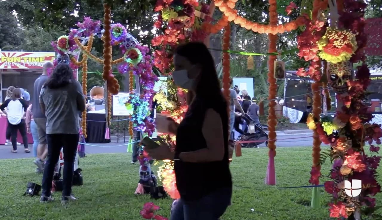 “Sufrimos tres muertes”: comienzan las celebraciones en familia del Día de Muertos