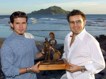 Joel Lizárraga, el hijo menor de don Cruz Lizárraga, se incorporó a la banda El Recodo siendo casi un niño y así, con ese rostro infantil, se mantuvo durante varios años.