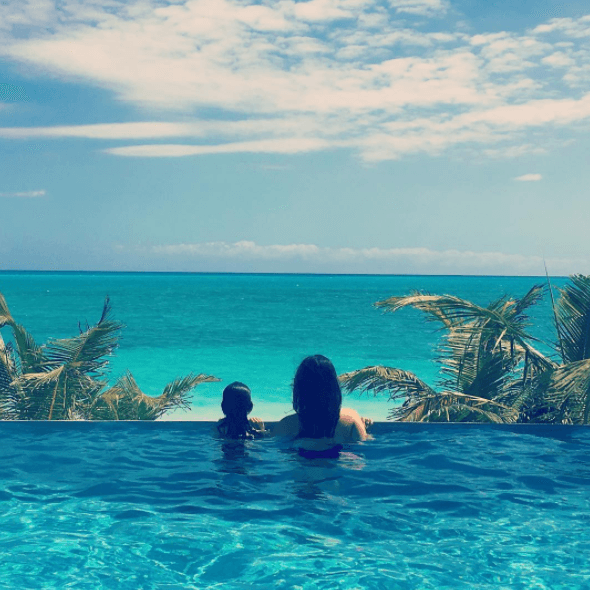 "Ella ha crecido en una casa de adultos y un mundo de adultos porque es la única niña, entonces
<b>es como una viejita en un cuerpo chiquito</b>", dijo Chiqui Delgado en una entrevista que concedió a la revista People.