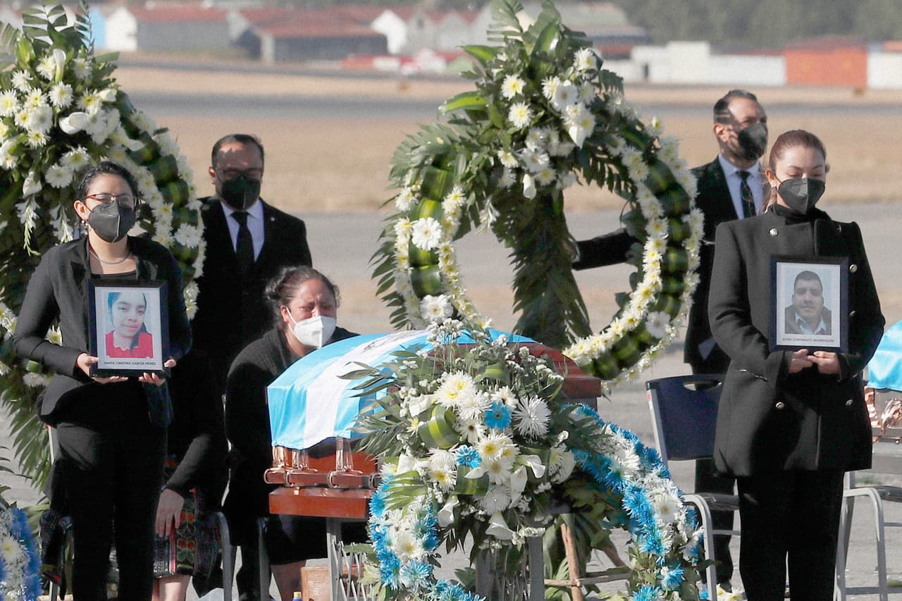 Los propios familiares, residentes del departamento guatemalteco de San Marcos, fronterizo con México,
<a href="https://www.univision.com/noticias/inmigracion/sin-confirmacion-guatemaltec"><u>avisaron a las autoridades mexicanas que algo andaba mal</u></a>. Habían perdido comunicación con ellos alrededor del 21 de enero y calculaban que se encontraban por la zona donde fueron hallados los cuerpos.