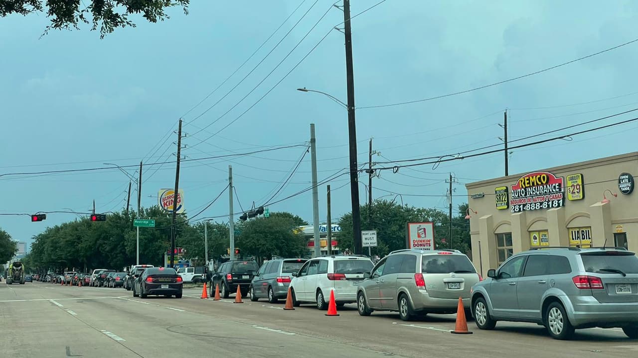 El anuncio causó que muchos residentes fueran a vacunarse en los centros habilitados por el condado Harris.