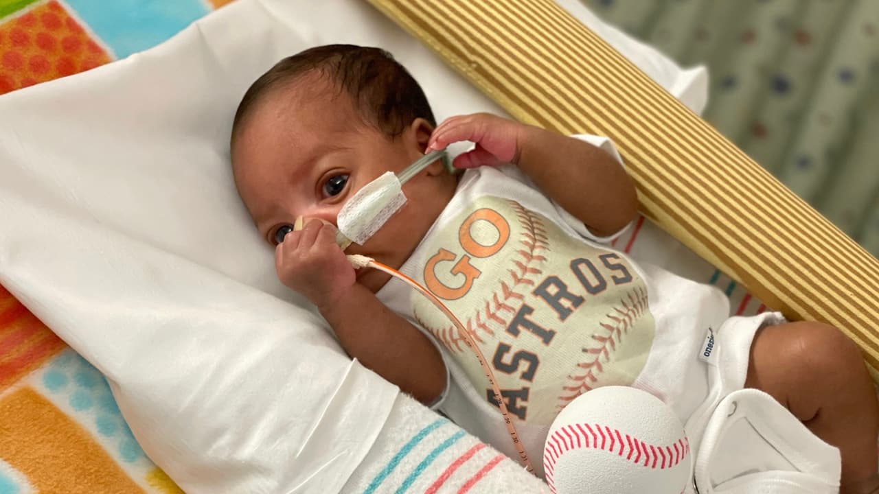 También vistieron a niños del Children's Memorial Hermann Hospital para mostrar su apoyo a los
<a href="https://www.univision.com/local/houston-kxln/watch-party-astros-de-houston">Astros. </a>
