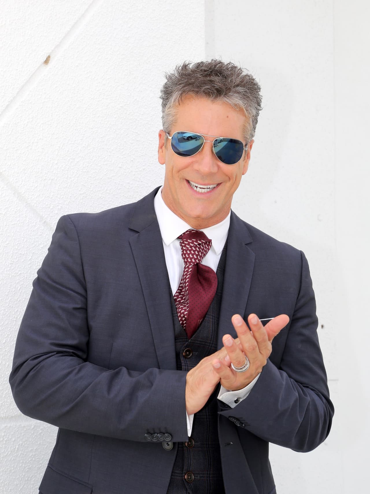 <b><a href="http://www.univision.com/temas/juan-osorio">Juan Osorio</a></b> confirmó que había despedido a 
<b>Fernando Carrillo</b> de la telenovela 
<i>Siempre te amaré</i> por su mal comportamiento y su irresponsabilidad.