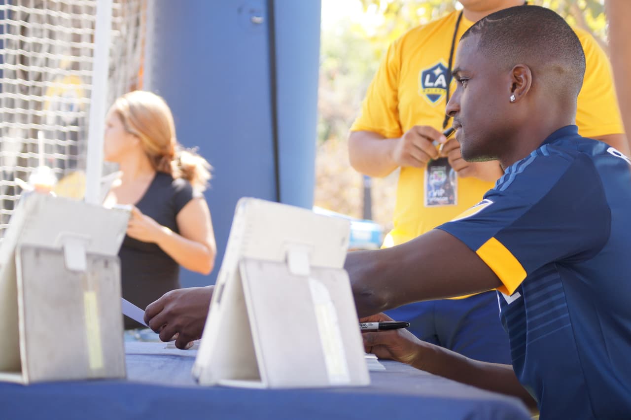 Edson Buddle, delantero del LA Galaxy, deleitó a sus fans en Copa Univision.